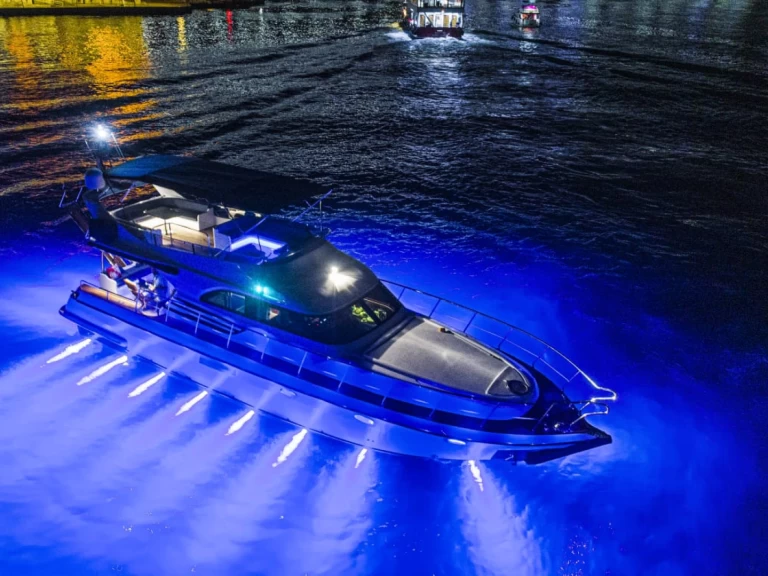 Uthyrning Lyx yacht Vip med en båtlicens 