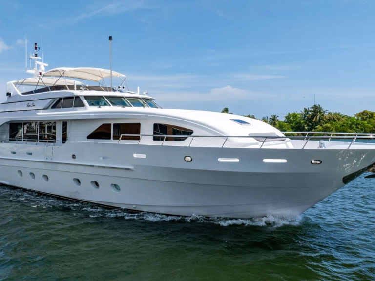 Intermarine Carpe Diem charter bareboat eller skeppad i Miami 