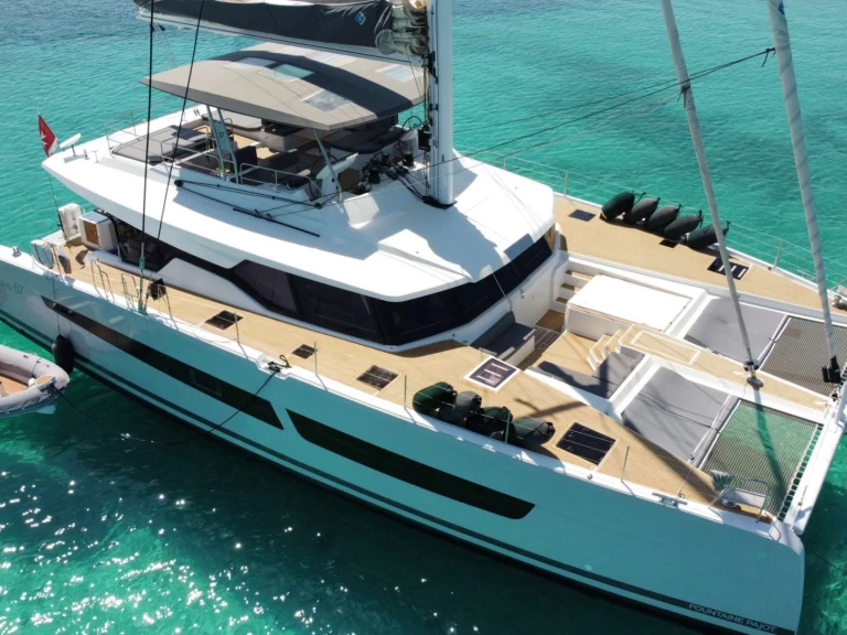 Fountaine Pajot INSPIRANTE charter bareboat eller skeppad i Neapel