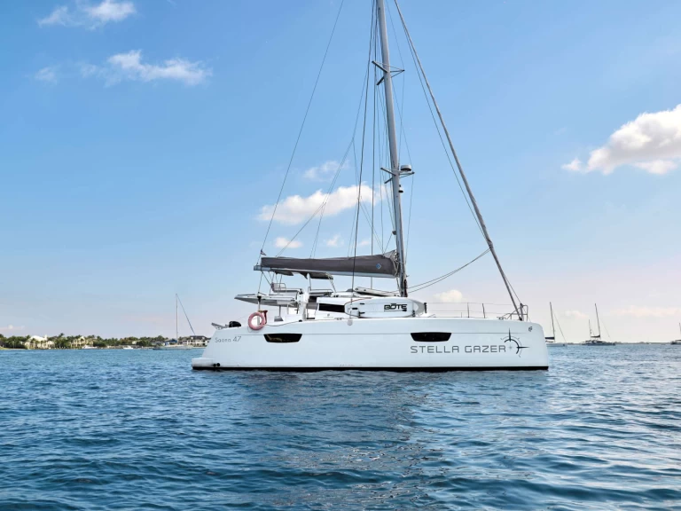 Fountaine Pajot Stella Gazer charter bareboat eller skeppad i Nassau
