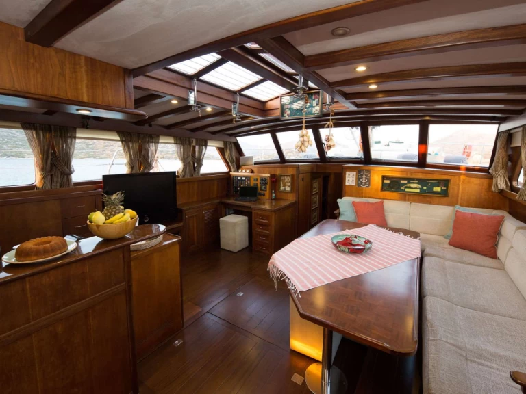 Uthyrning Lyx yacht Orion Yachts med en båtlicens 