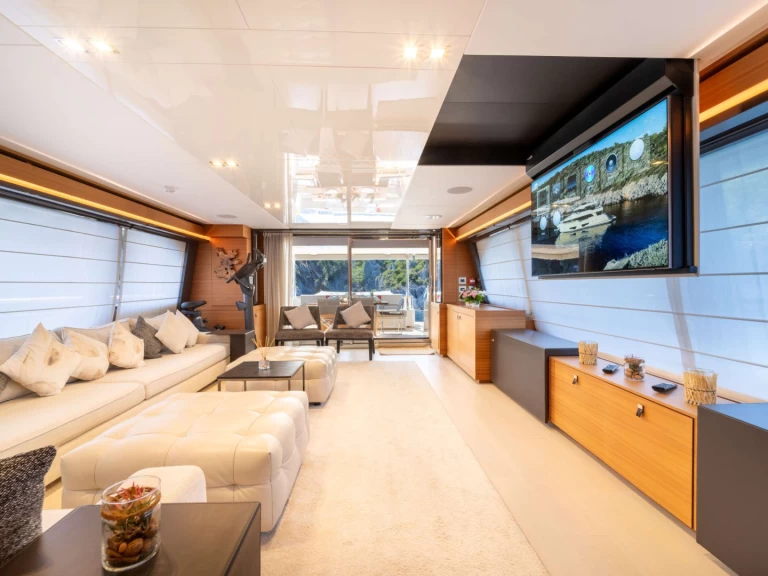 Uthyrning Lyx yacht Custom Line med en båtlicens 