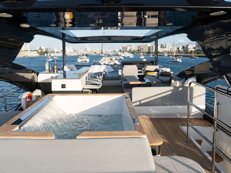 Uthyrning Lyx yacht Not Available med en båtlicens 