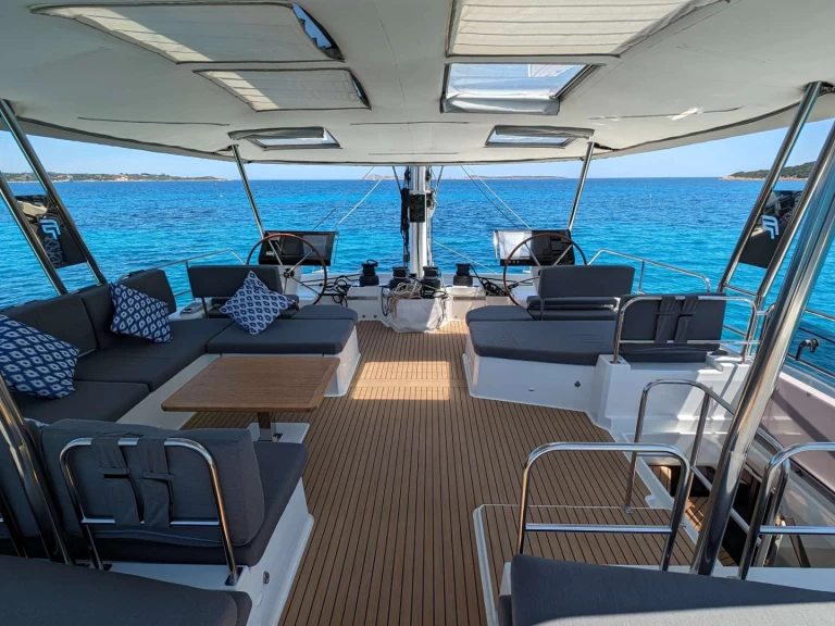 Uthyrning Lyx yacht Fountaine Pajot med en båtlicens 