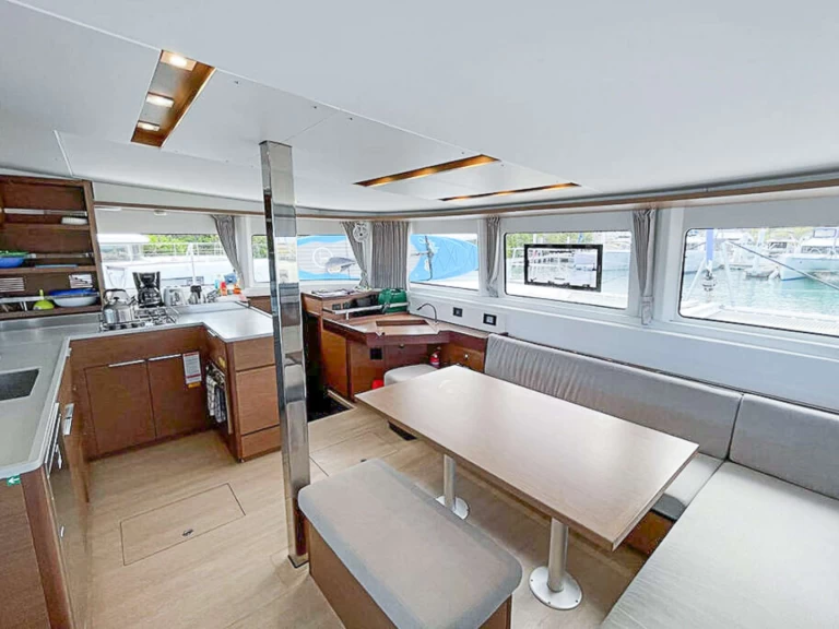 Hyra Lyx yacht med eller utan skeppare Lagoon Brittiska Jungfruöarna 