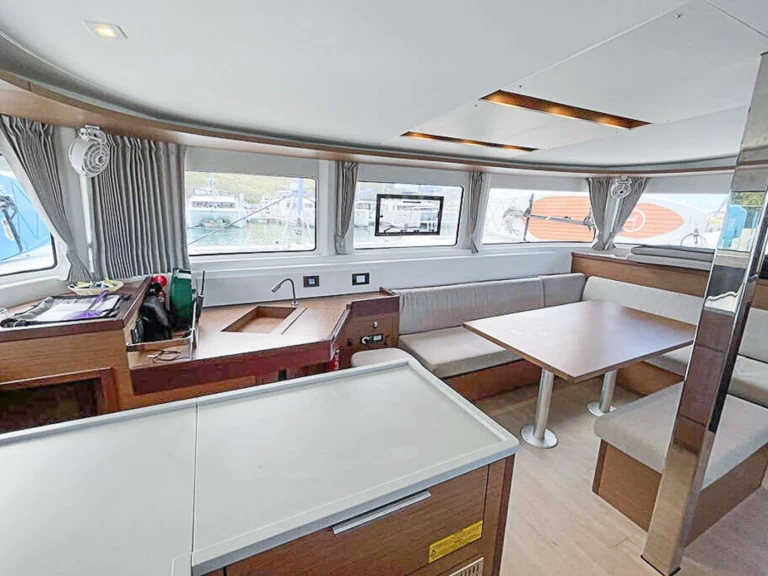 Uthyrning Lyx yacht Lagoon med en båtlicens 