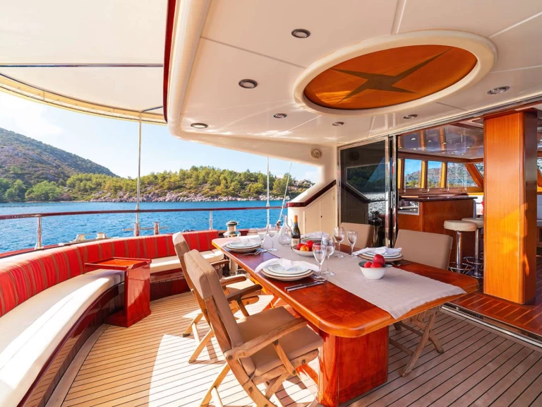 Hyr en MURAL SHIPYARDS SERENITY 86 Marmaris 