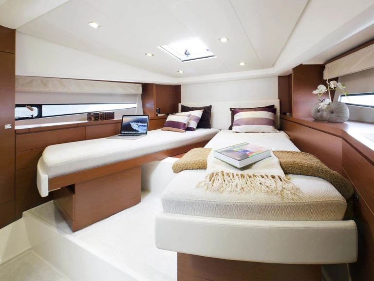 Uthyrning Motorbåt  Prestige med en båtlicens 