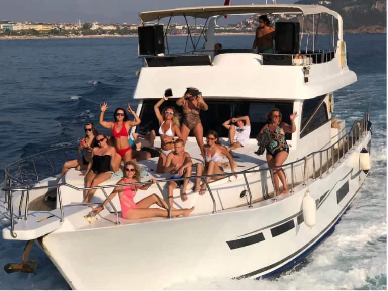 Lyx yacht för uthyrning Alanya till det bästa priset 