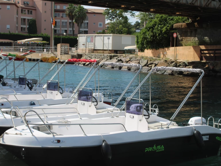 PRUSA MARINE TEKNE IMALAT PRUSA 450 charter bareboat eller skeppad i Agay