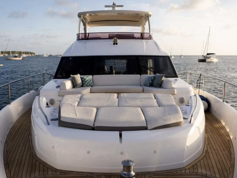 Hyr en Princess, UK SORANA II Le Marin 