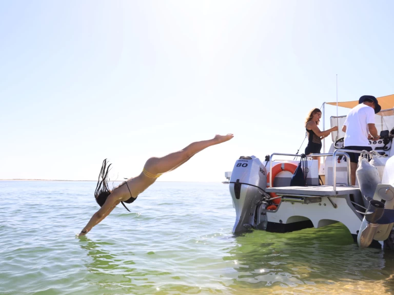 Uthyrning Motorbåt  Cheetah Marine med en båtlicens 