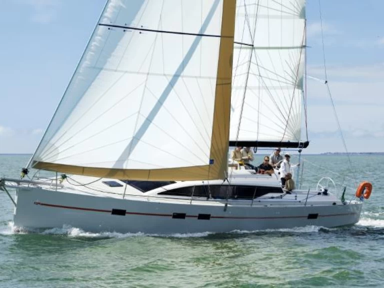 RM RM 1260 charter bareboat eller skeppad i La Rochelle