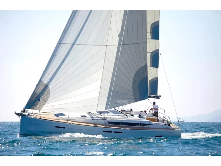 Jeanneau Sun Odyssey 449 charter bareboat eller skeppad i Salivoli