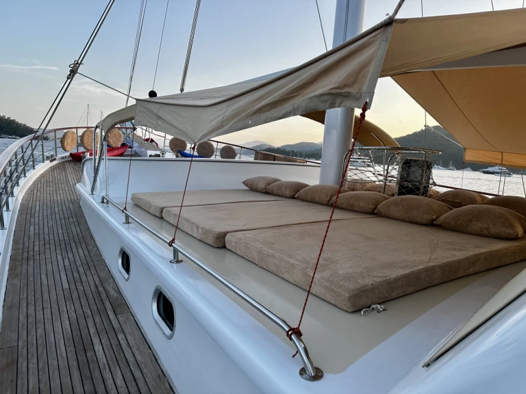 Uthyrning Segelbåt  Custom Made med en båtlicens 