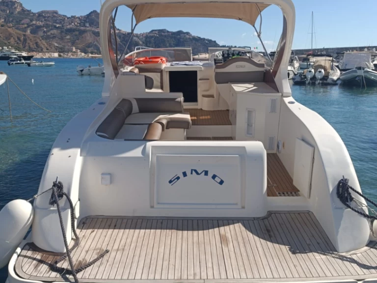 Hyra Motorbåt  med eller utan skeppare Coverline Taormina 