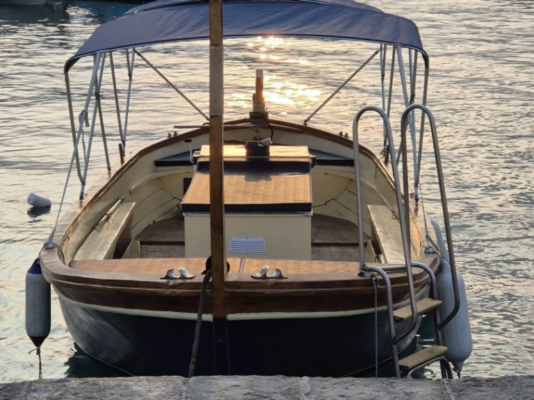 Hyra Motorbåt  med eller utan skeppare Gozzo Taormina 