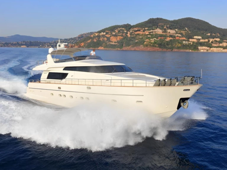 Lyx yacht för uthyrning Port Camille Rayon till det bästa priset 