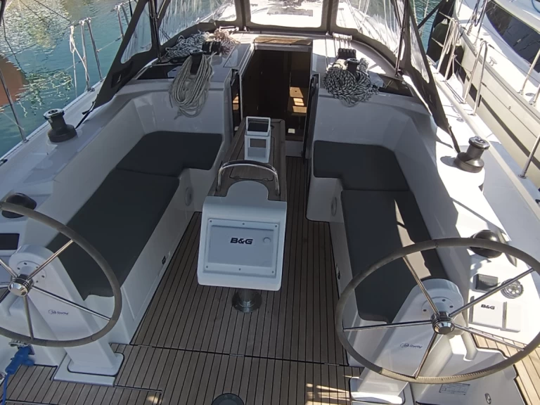 Uthyrning Segelbåt  Bavaria med en båtlicens 