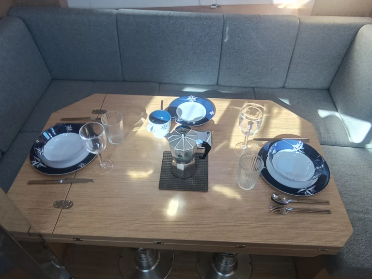 Bavaria Bavaria C38 "Le petit Mami" charter bareboat eller skeppad i Tropea