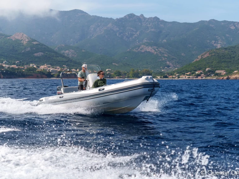 Adventure vesta 585 charter bareboat eller skeppad i Galéria