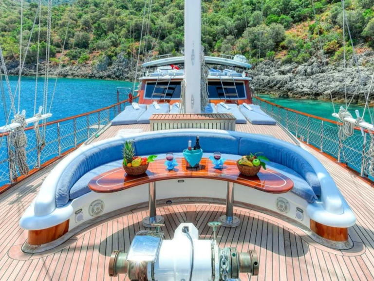 Uthyrning Segelbåt  Custom Made med en båtlicens 