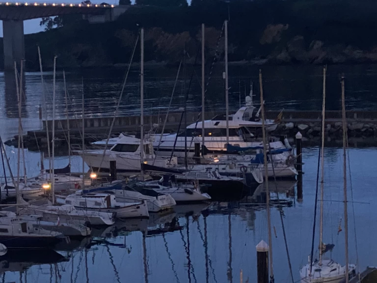 Mefasa Sport Fly 80 charter bareboat eller skeppad i Marbella 