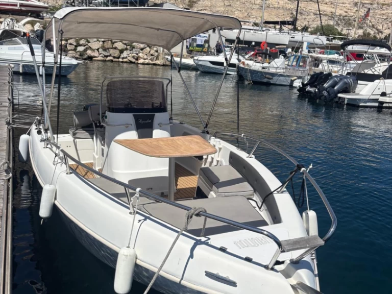 Hyra Motorbåt  med eller utan skeppare Aquabat Marseille 