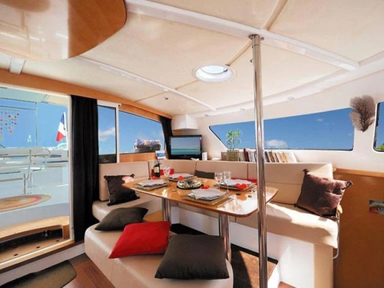 Hyr en Fountaine Pajot Eleuthera 60 Hyeres 