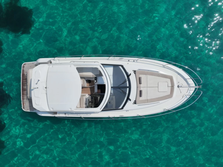 Jeanneau Leader 36 charter bareboat eller skeppad i Ibiza Town