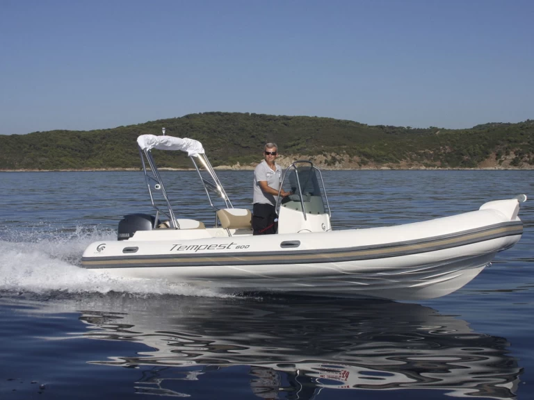 Uthyrning RIB i Port de Fort-de-France - Capelli Tempest 625 Easy