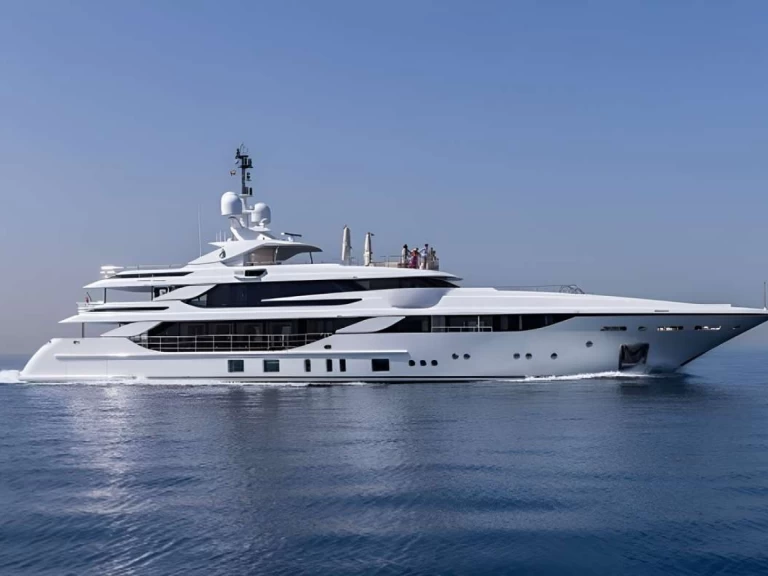 Benetti BOMBAY charter bareboat eller skeppad i Dubai