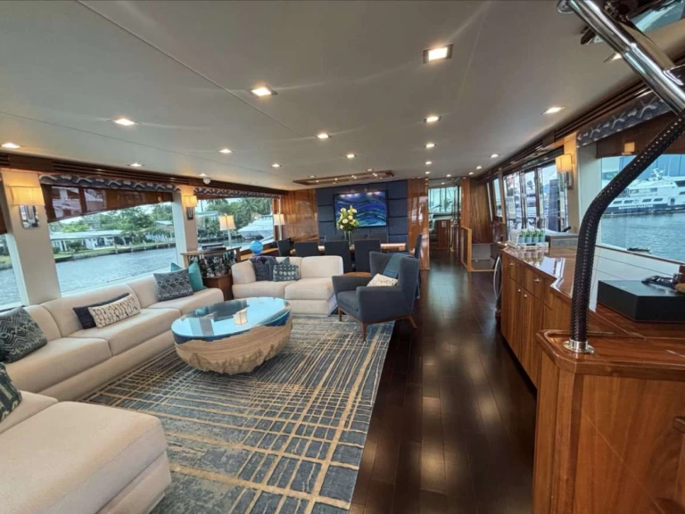 Viking Yachts INDIGO charter bareboat eller skeppad i Nassau