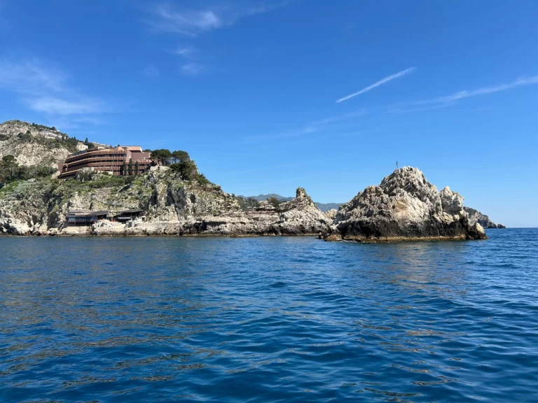 Hyra Motorbåt  med eller utan skeppare Aquabat Giardini-Naxos 