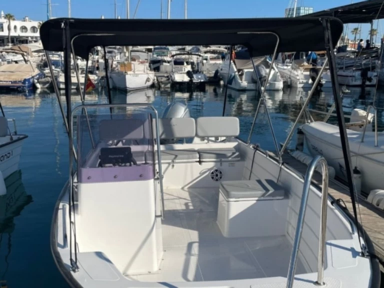 Grand Boats 2 charter bareboat eller skeppad i Alicante