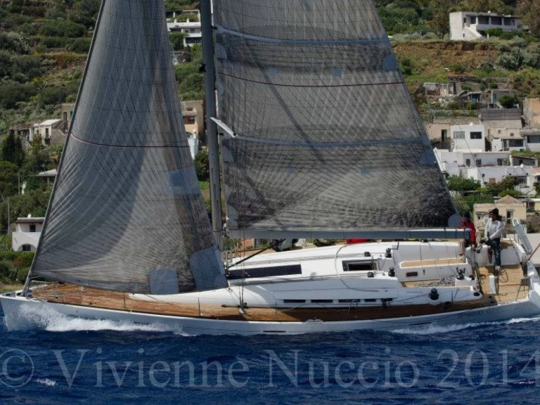 Bénéteau First 50 charter bareboat eller skeppad i Milazzo