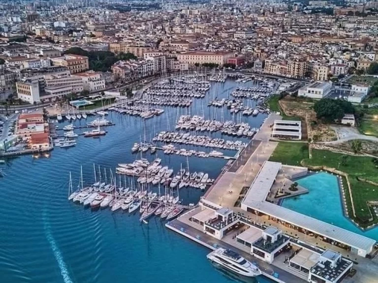 Uthyrning Lyx yacht huds med en båtlicens 