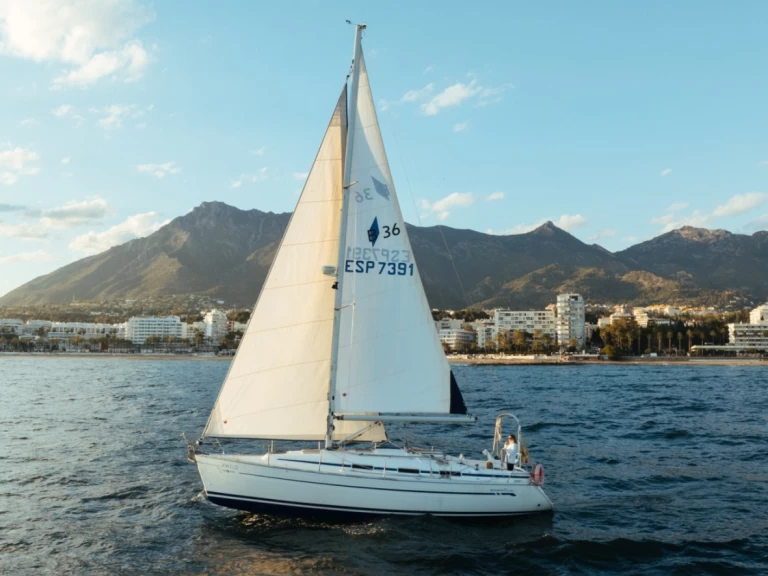 Bavaria Bavaria 36 Cruiser charter bareboat eller skeppad i Puerto Deportivo de Marbella