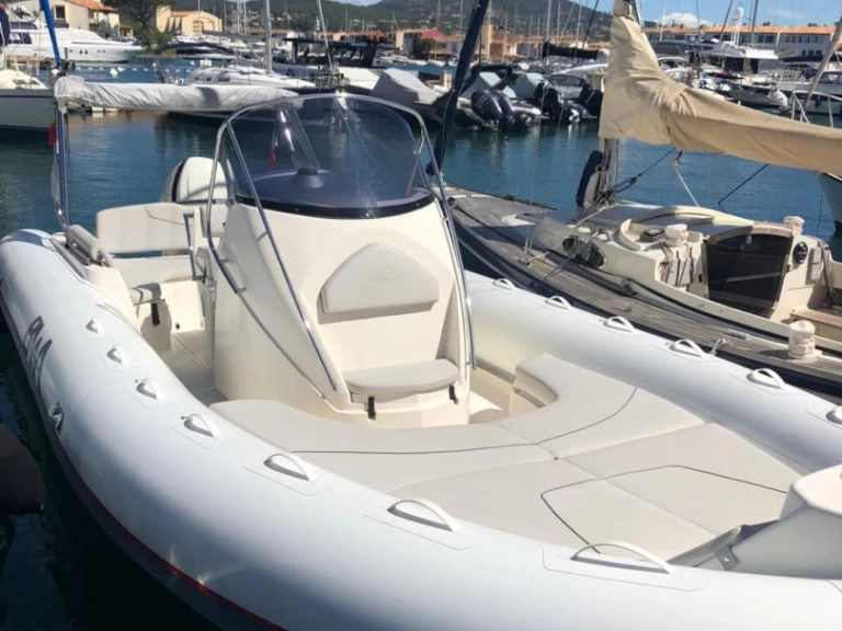 Yacht charter Port Grimaud billig Sport 28 GTc