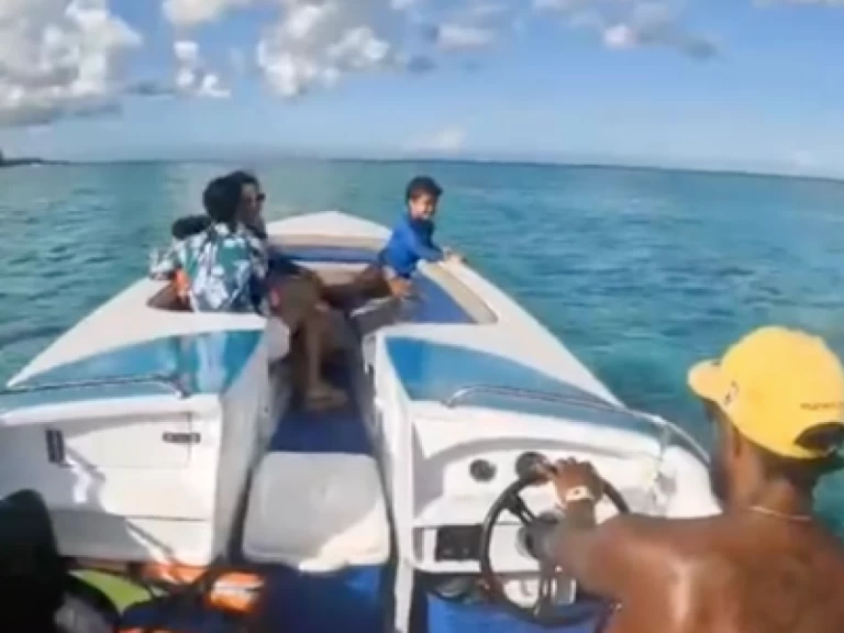 Cobra cobra26 charter bareboat eller skeppad i Blue bay