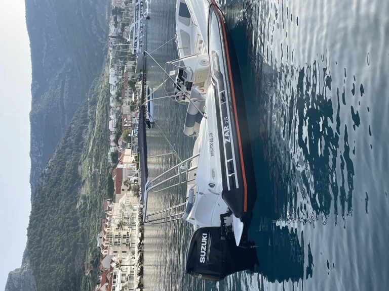 Zar Zar 75 Suite charter bareboat eller skeppad i Bol
