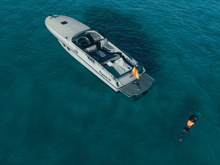 Yacht charter Ibiza Town billig Magnum Marine 44'