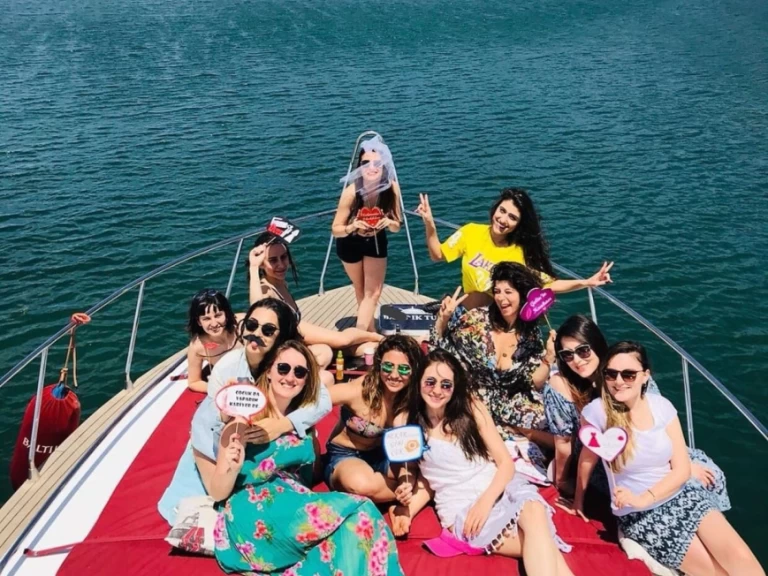 costom made vip charter bareboat eller skeppad i Beşiktaş