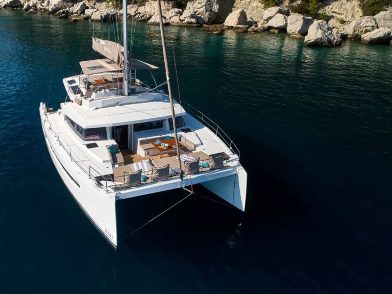 Bali Catamarans Bali 5.4 - 6 cab. charter bareboat eller skeppad i Fethiye