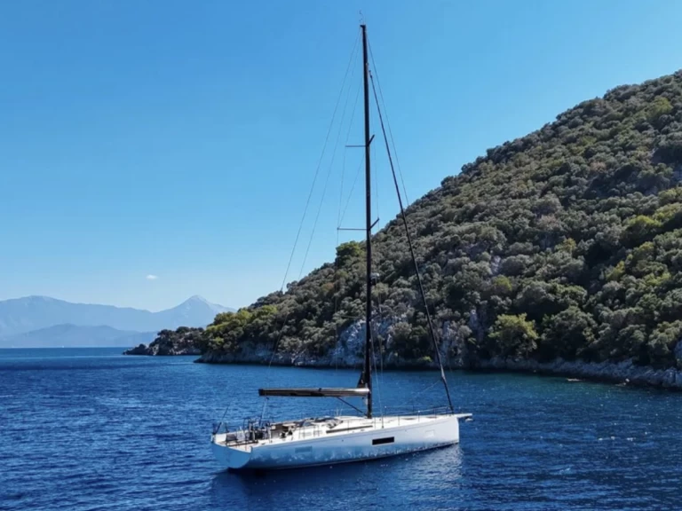Bénéteau First 53 charter bareboat eller skeppad i Cugnana Verde