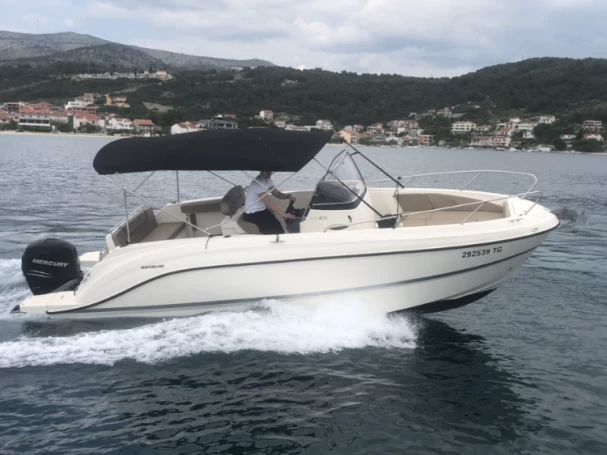 Yacht charter Trogir  billig Activ 805 Open