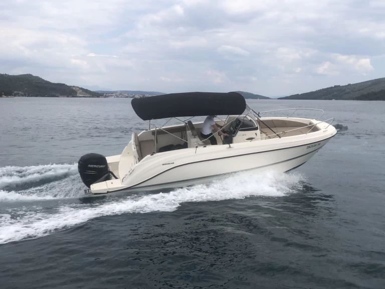 Båtuthyrning Quicksilver Activ 805 Open i Trogir  på Samboat 