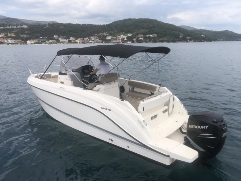 Hyra Motorbåt  med eller utan skeppare Quicksilver Trogir  