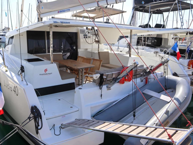 Fountaine Pajot Fountaine Pajot Lucia 40 - 4 cab. charter bareboat eller skeppad i Gouvia
