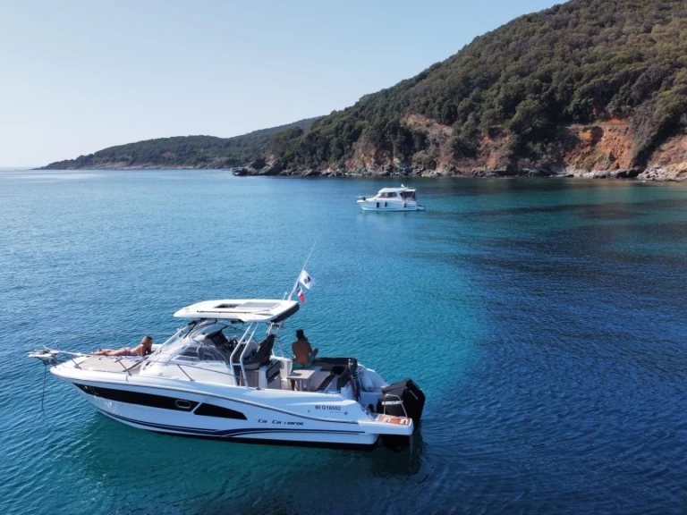 Jeanneau Cap Camarat 9.0 WA charter bareboat eller skeppad i Bastia